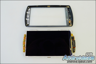 Illustration for article titled The PlayStation Phone, Torn Apart